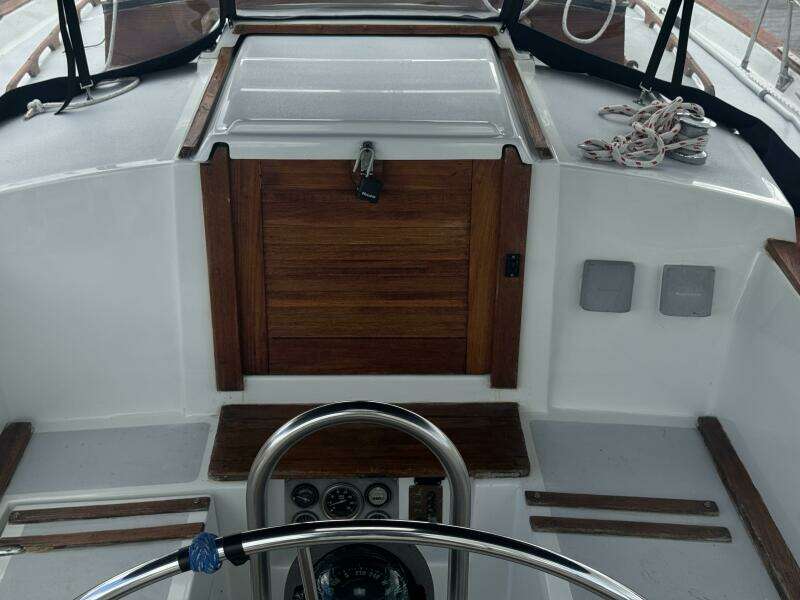 38ft Morgan Yacht For Sale