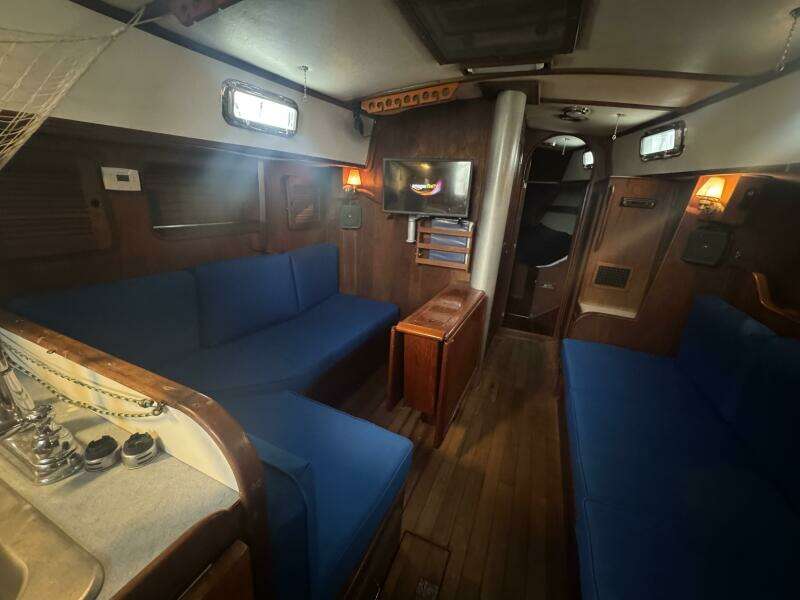 38ft Morgan Yacht For Sale