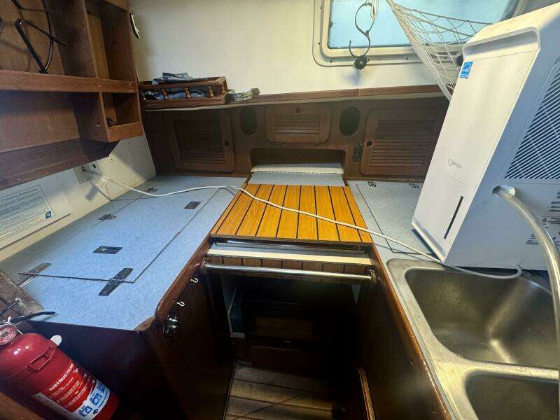 38ft Morgan Yacht For Sale