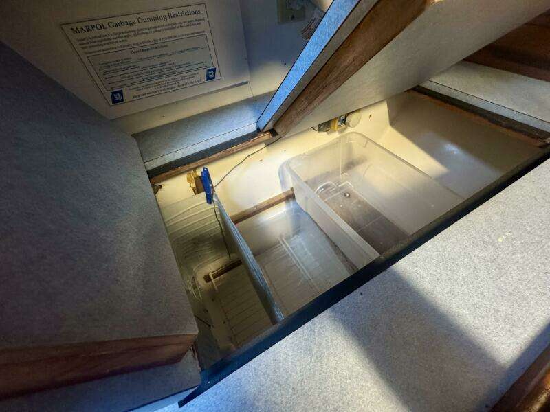 38ft Morgan Yacht For Sale