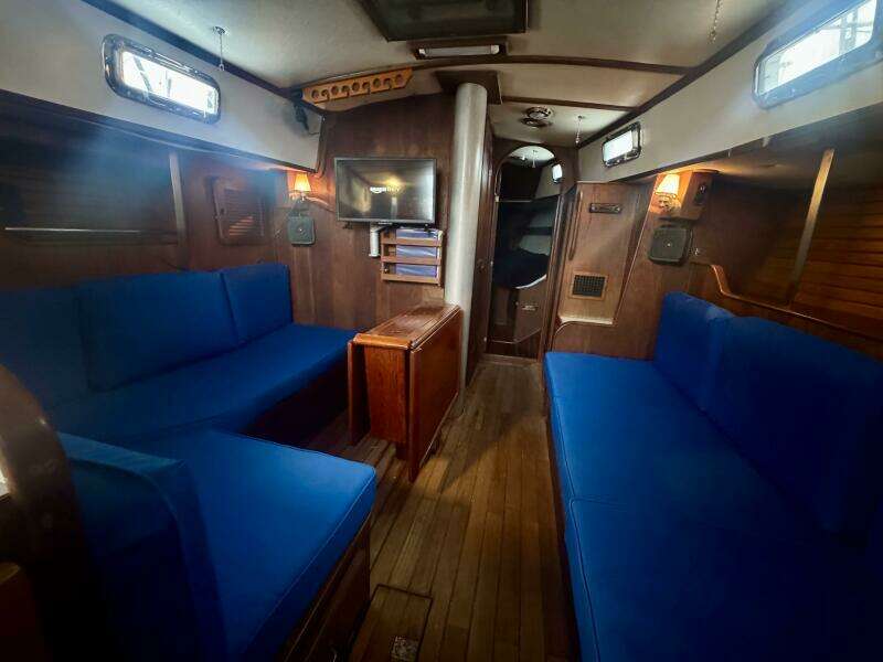 38ft Morgan Yacht For Sale