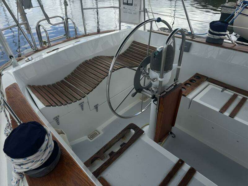 38ft Morgan Yacht For Sale