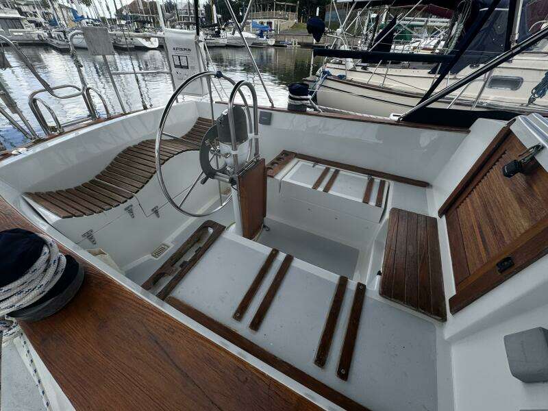 38ft Morgan Yacht For Sale