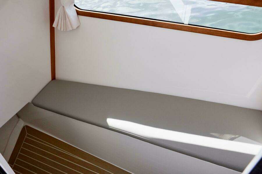 38ft MJM Yacht For Sale