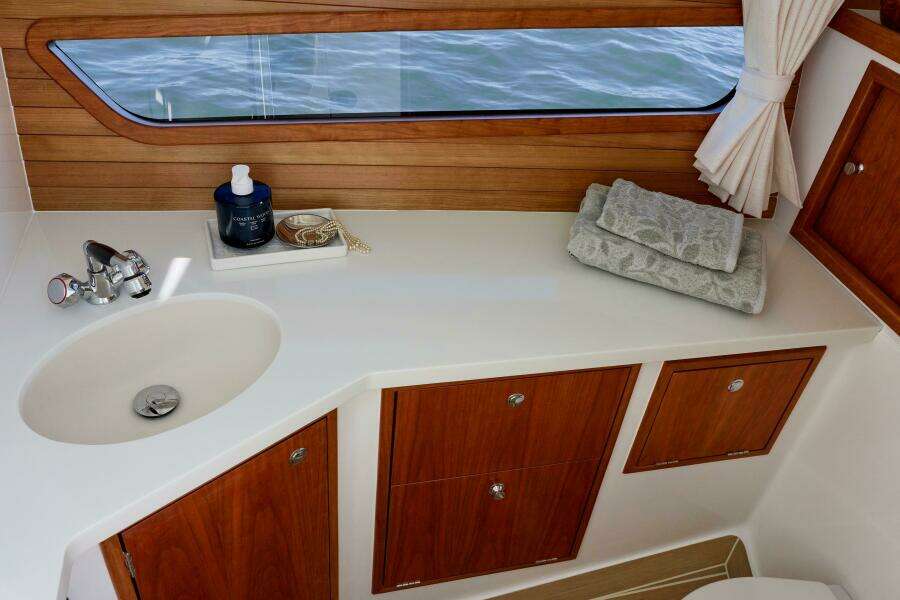 38ft MJM Yacht For Sale