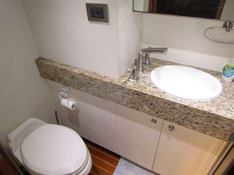 Starboard Cabin Head