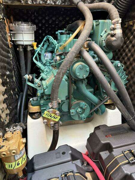 Soundproofed and insulated engine compartment