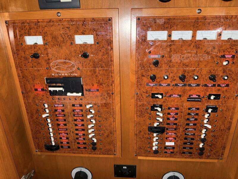 38ft Silverton Yacht For Sale