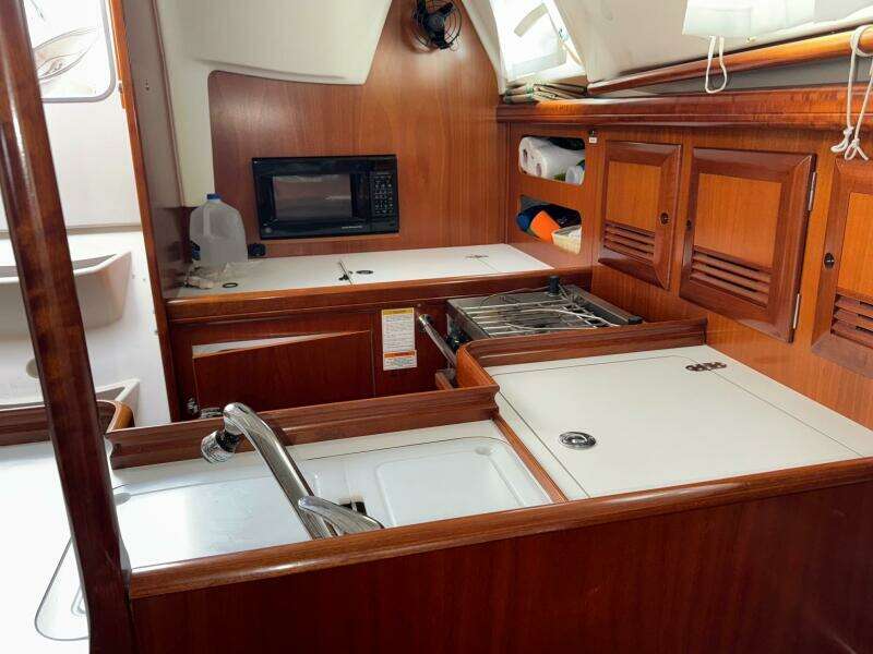 36ft Beneteau Yacht For Sale