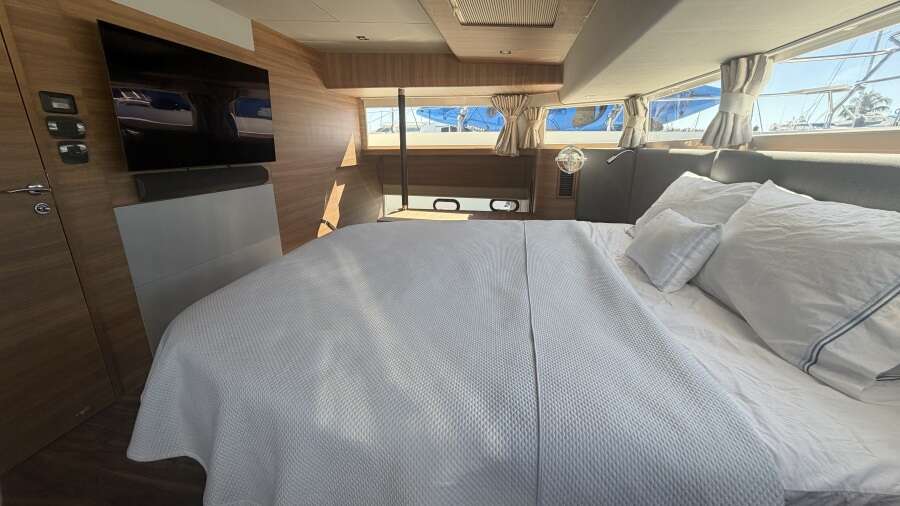 54ft Aquila Yacht For Sale