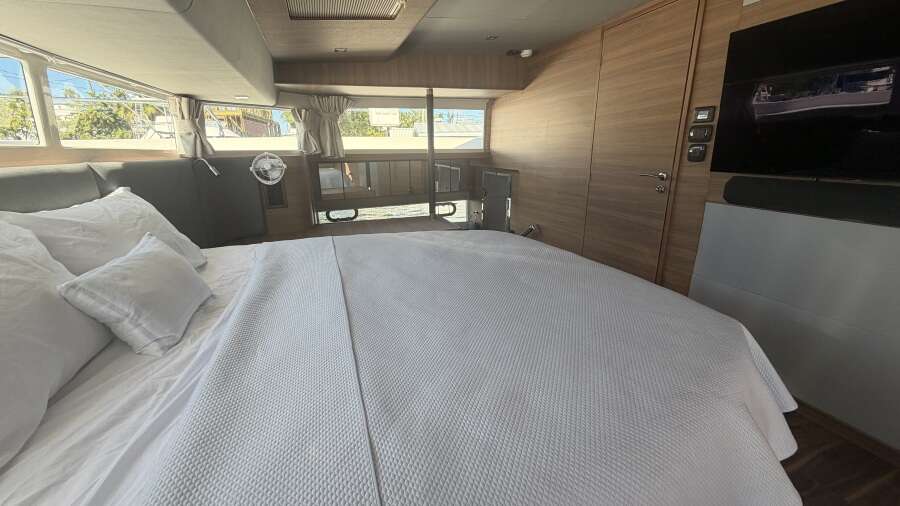 54ft Aquila Yacht For Sale