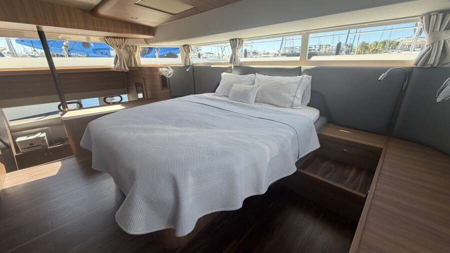 54ft Aquila Yacht For Sale