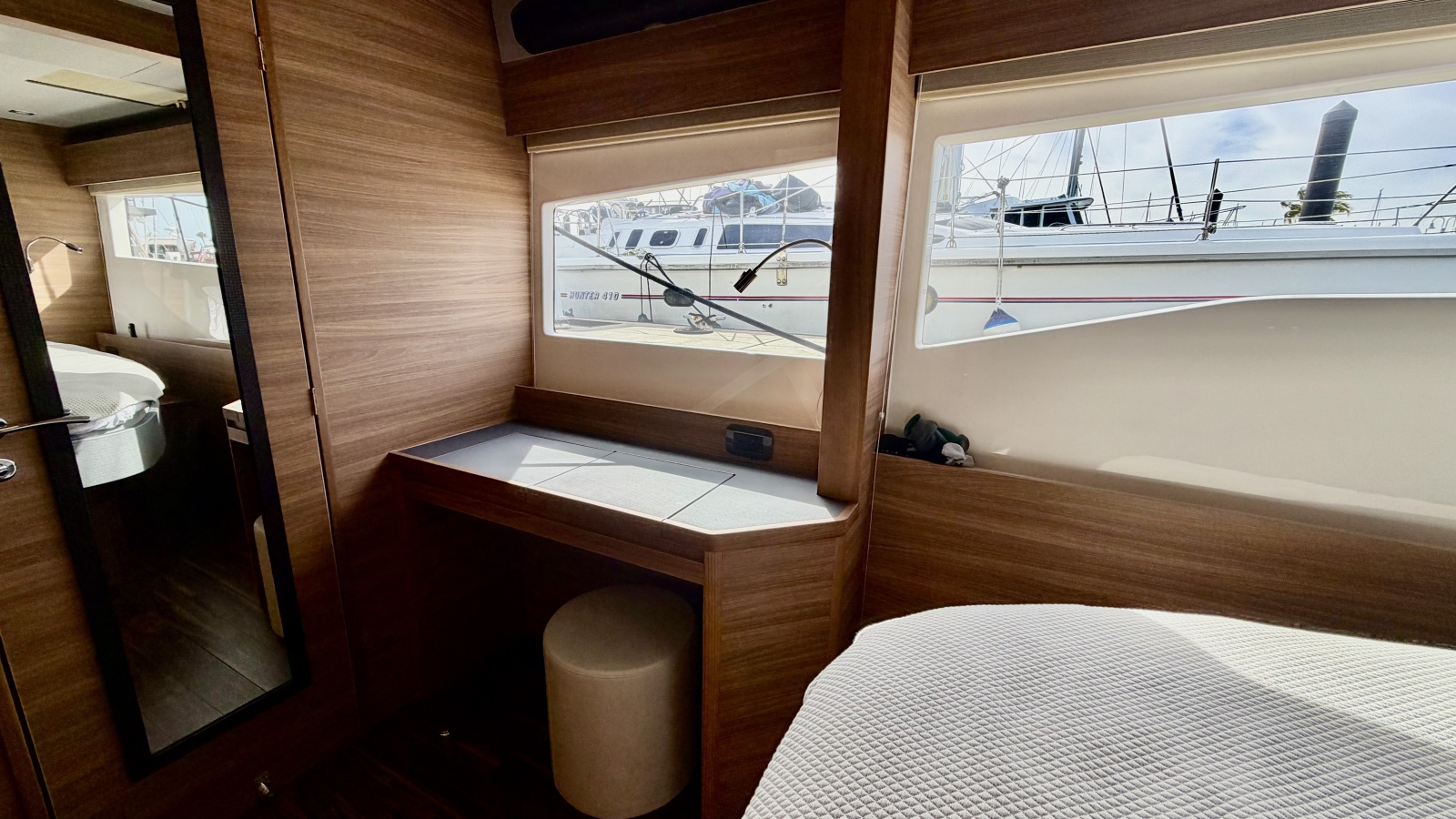 54' 2025 Aquila 54 ENCLOSED BRIDGE