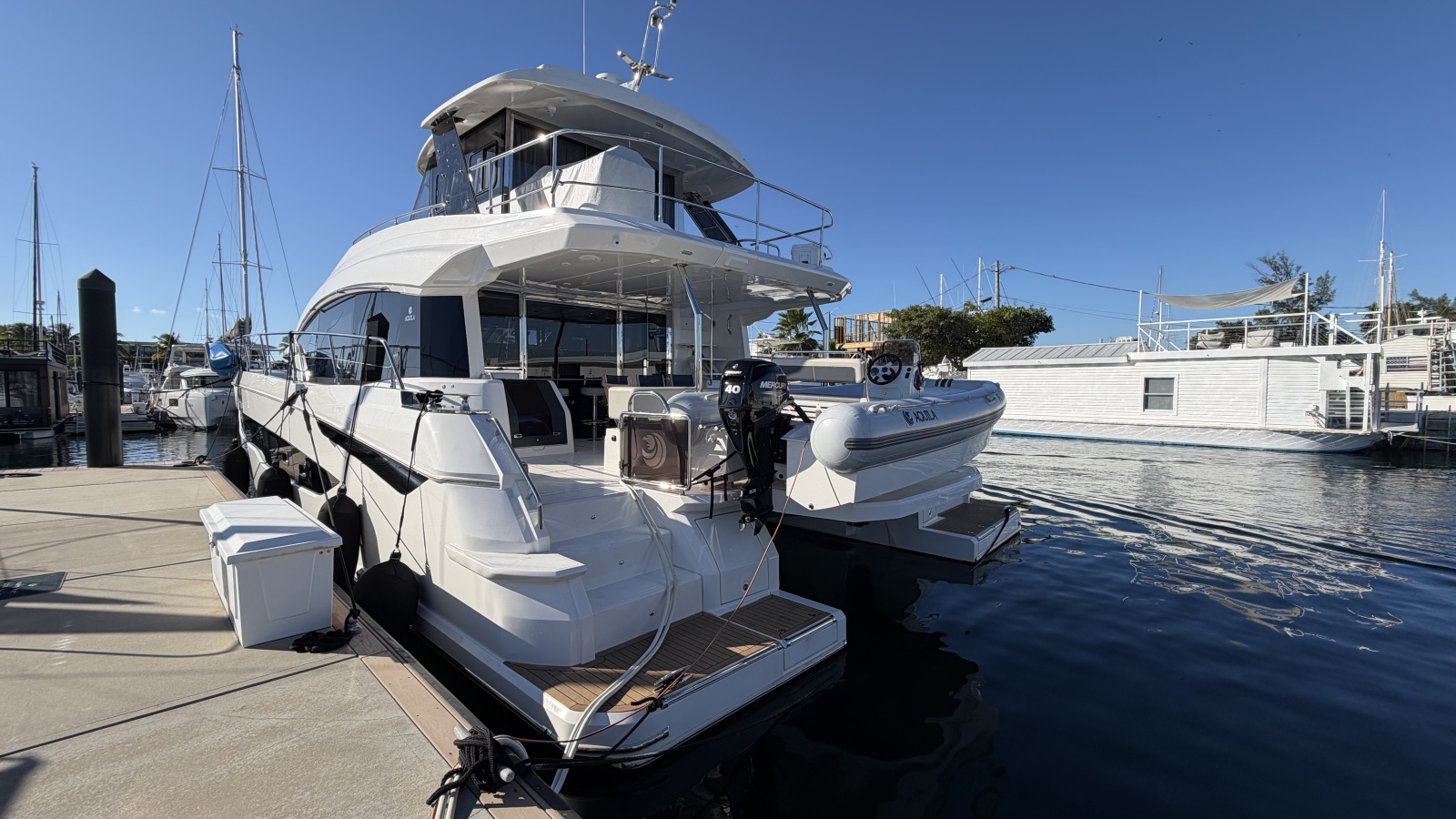 54' 2025 Aquila 54 ENCLOSED BRIDGE