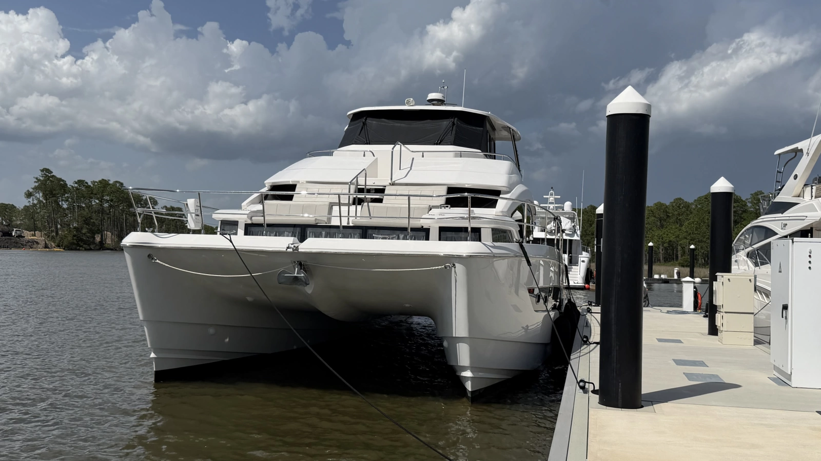 2025 Aquila 54 ENCLOSED BRIDGE