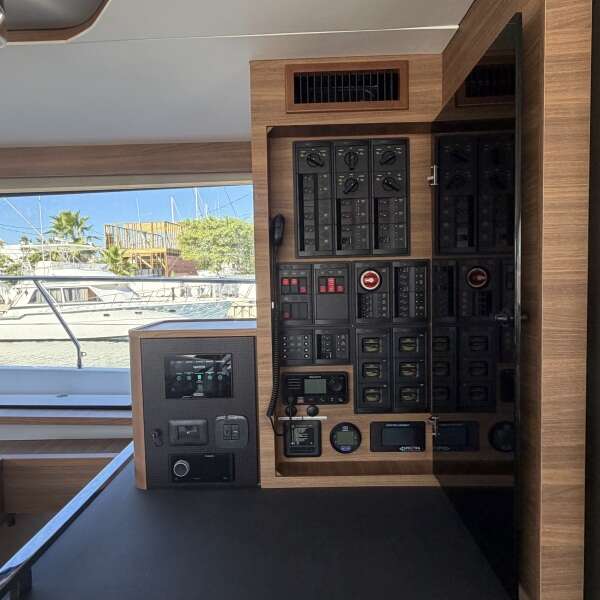 54ft Aquila Yacht For Sale