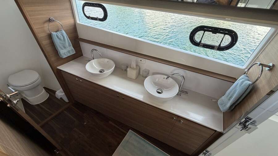 54ft Aquila Yacht For Sale