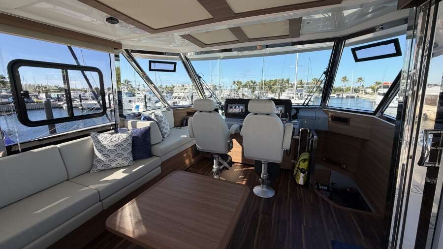 54ft Aquila Yacht For Sale
