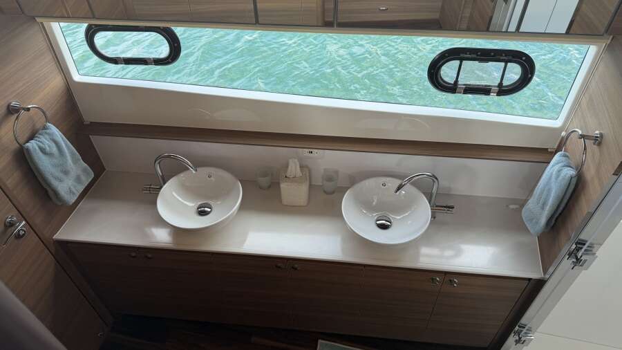 54ft Aquila Yacht For Sale