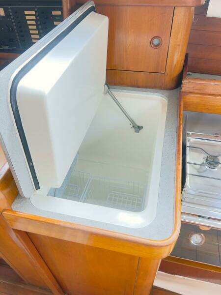 Wildflower 37ft Beneteau Yacht For Sale