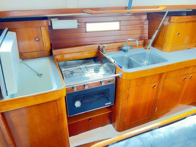 Wildflower 37ft Beneteau Yacht For Sale