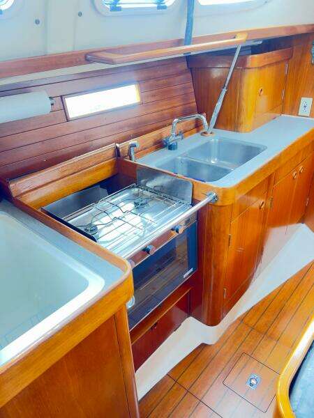 Wildflower 37ft Beneteau Yacht For Sale