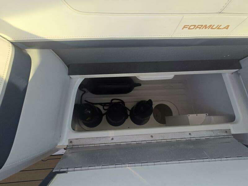 Fly Me 31ft Formula Yacht For Sale