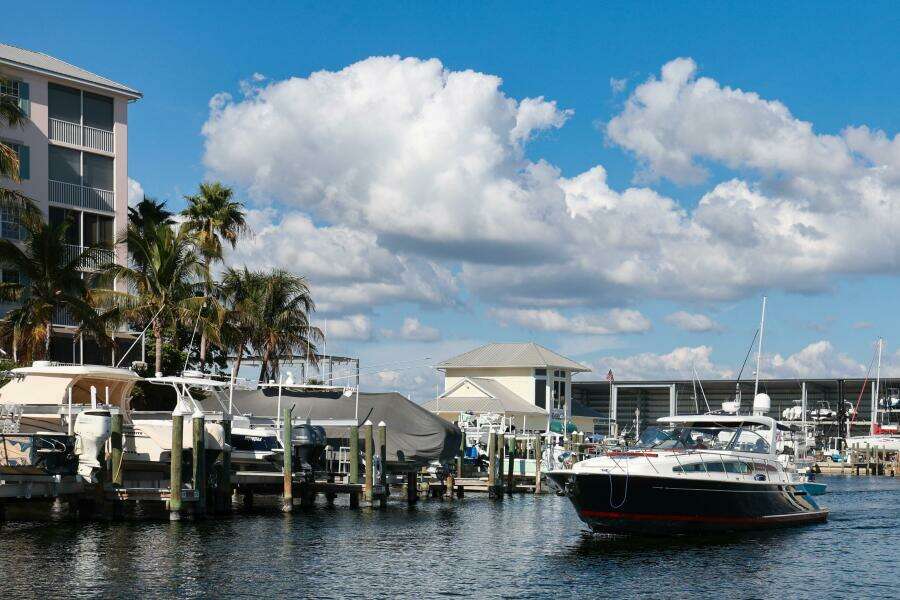 43ft Chris Craft Yacht For Sale