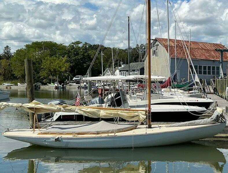25ft Herreshoff Yacht For Sale