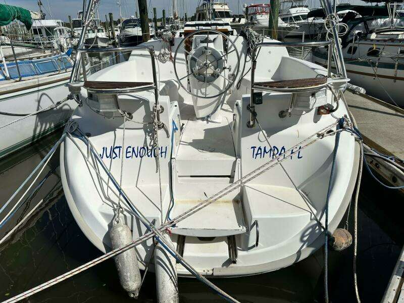 Just Enough 29ft Hunter Yacht For Sale