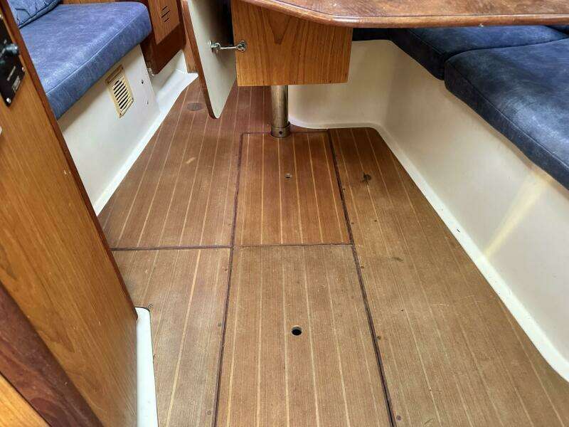 Just Enough 29ft Hunter Yacht For Sale