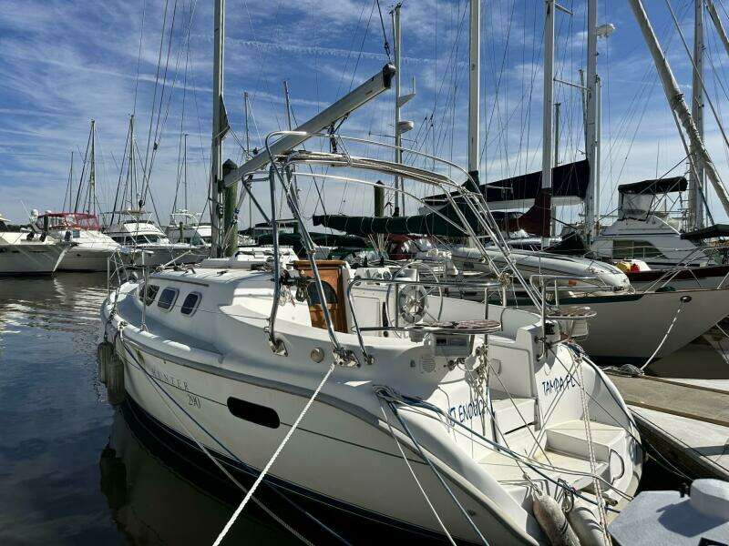 Just Enough 29ft Hunter Yacht For Sale