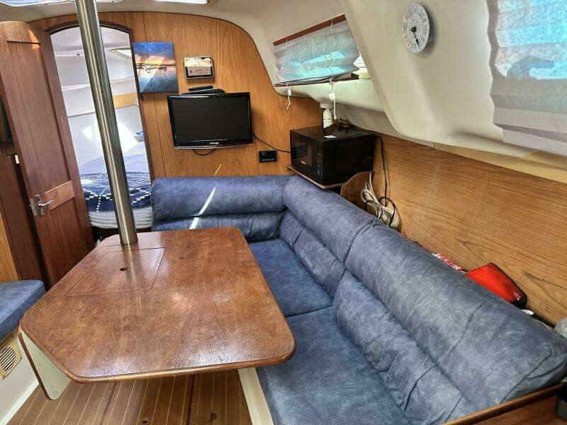 Just Enough 29ft Hunter Yacht For Sale