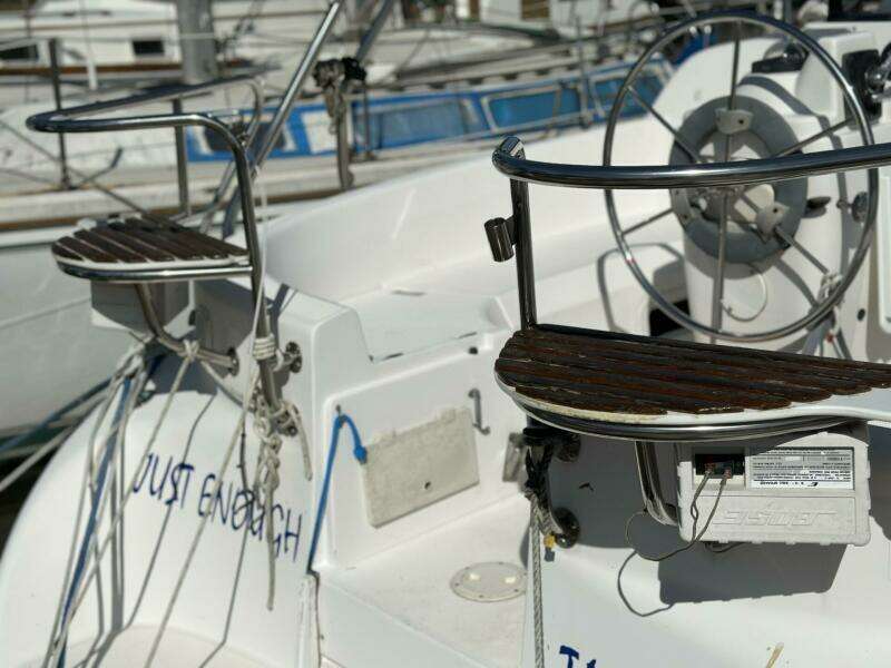 Just Enough 29ft Hunter Yacht For Sale