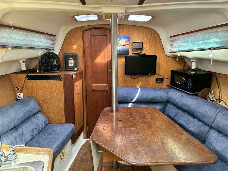 Just Enough 29ft Hunter Yacht For Sale