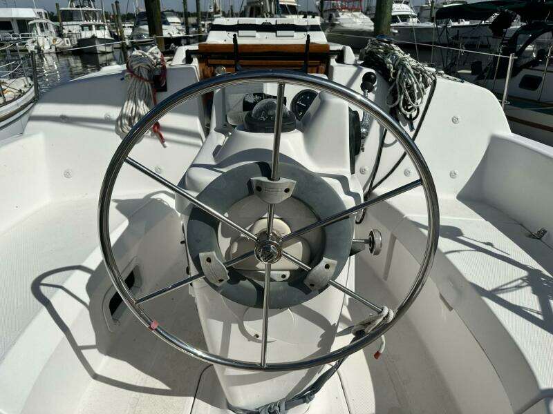 Just Enough 29ft Hunter Yacht For Sale