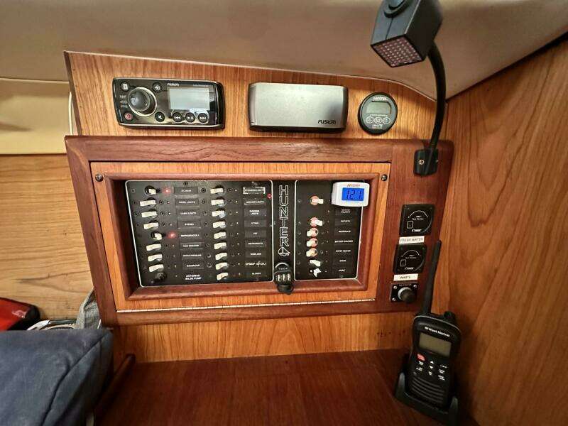 Just Enough 29ft Hunter Yacht For Sale