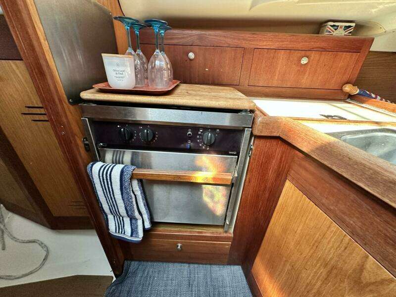 Just Enough 29ft Hunter Yacht For Sale