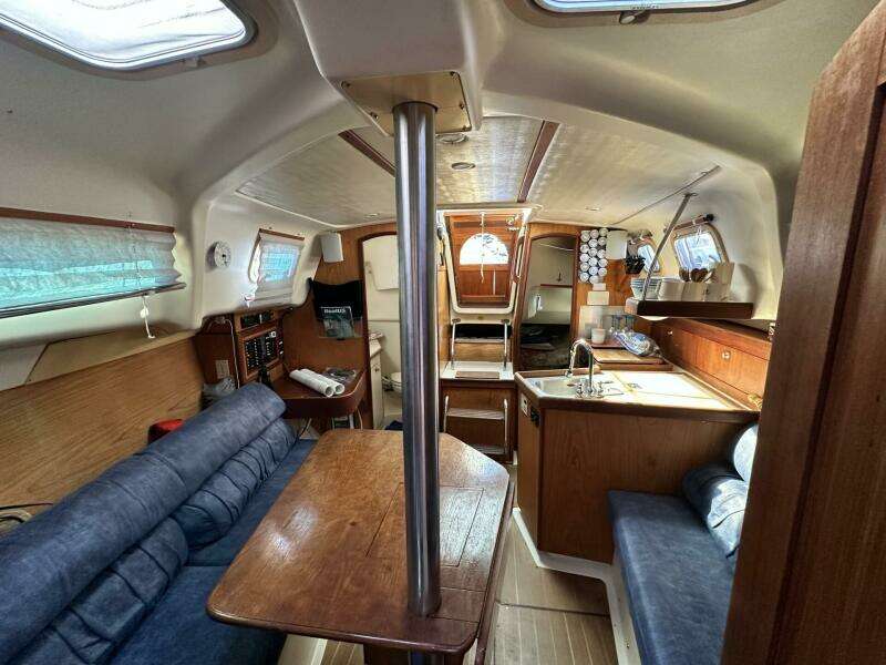 Just Enough 29ft Hunter Yacht For Sale