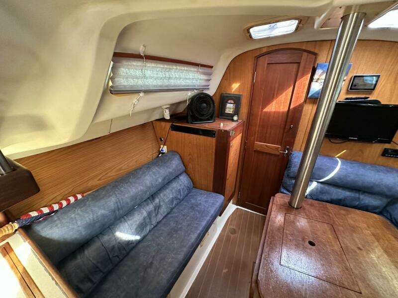 Just Enough 29ft Hunter Yacht For Sale