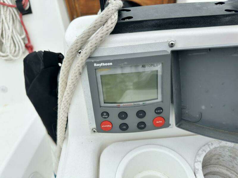 Just Enough 29ft Hunter Yacht For Sale