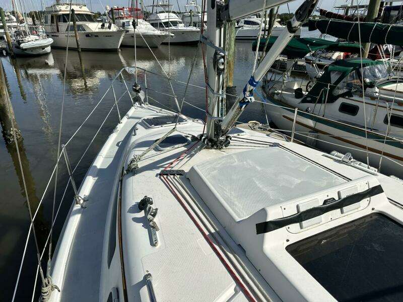 Just Enough 29ft Hunter Yacht For Sale