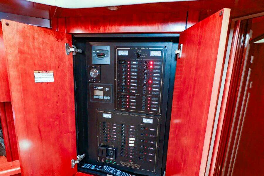 Nauti Buoy 52ft Cruisers Yacht For Sale