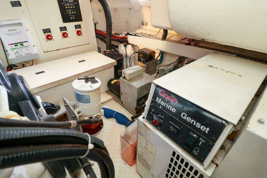 Nauti Buoy 52ft Cruisers Yacht For Sale