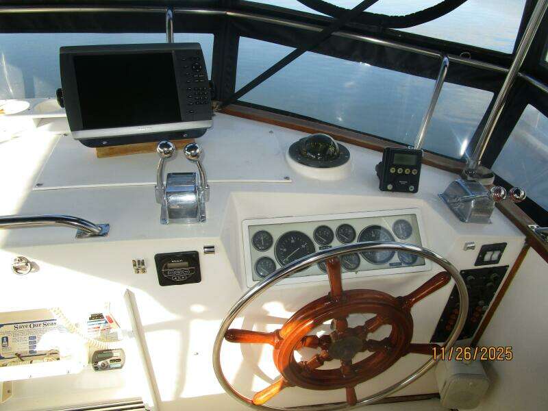42' Grand Banks flybridge helm2
