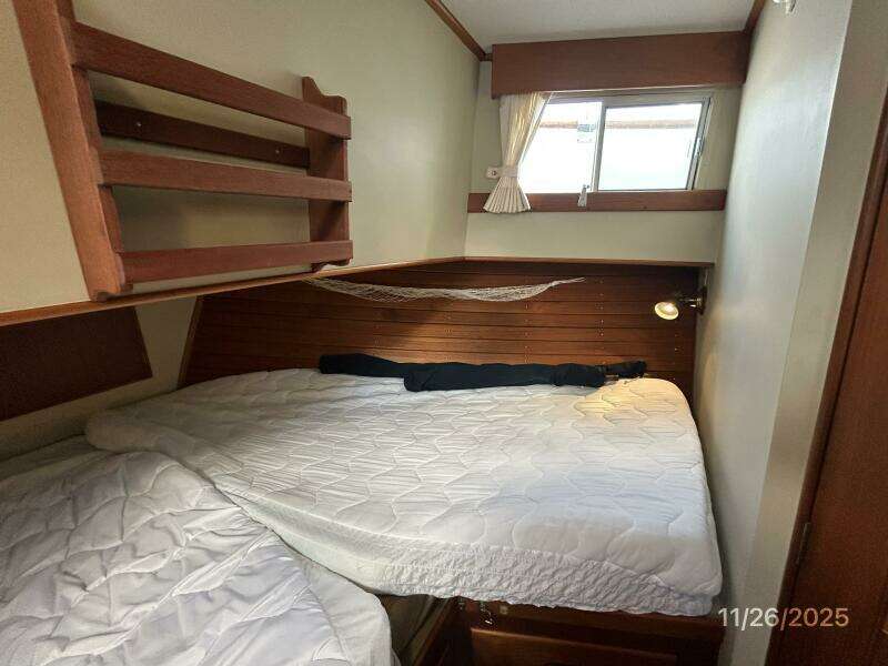 42' Grand Banks guest stateroom starboard