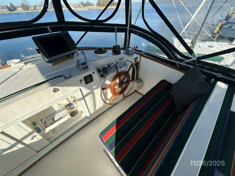 42' Grand Banks flybridge helm1