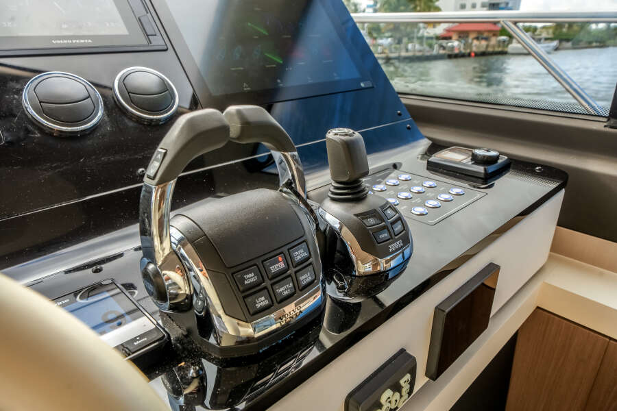 60ft Azimut Yacht For Sale