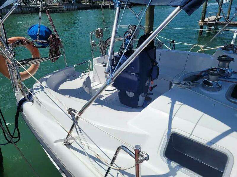 37ft Hunter Yacht For Sale