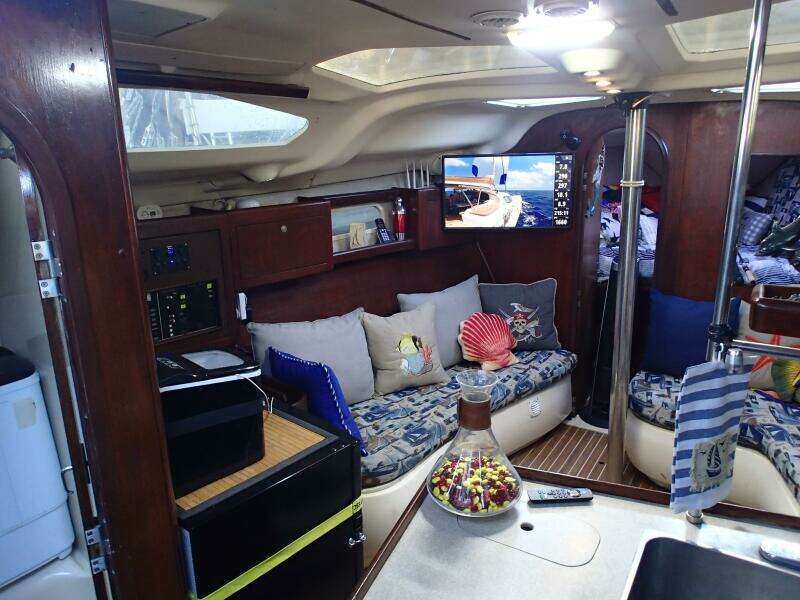 Semper Paratus 37ft Hunter Yacht For Sale